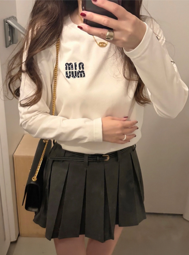 ドット柄ロゴ刺繍ロンT