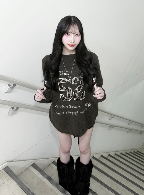 レオパード柄ナンバーロゴニットトップス