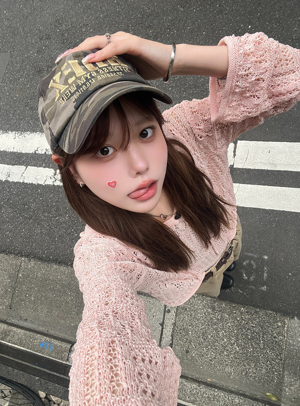 フード付き透かし編みフレアスリーブニットトップス