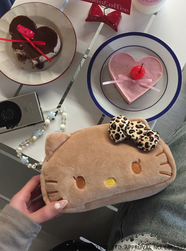 GRL 日焼けキティ　コラボ　サンリオ　レオパード サンリオキャラクターズコラボ レオパード柄日焼けハローキティ
