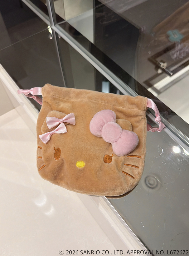 サンリオキャラクターズコラボ　ダブルピンクリボン付き日焼けハローキティフェイス巾着