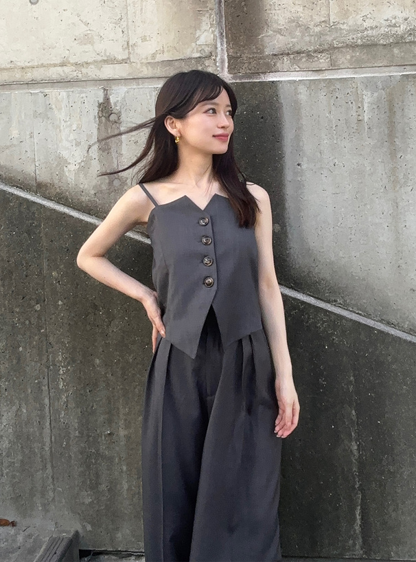 ボタンベスト×ワイドパンツセットアップ