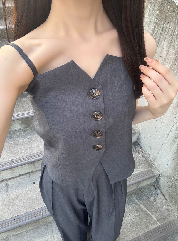 ボタンベスト×ワイドパンツセットアップ