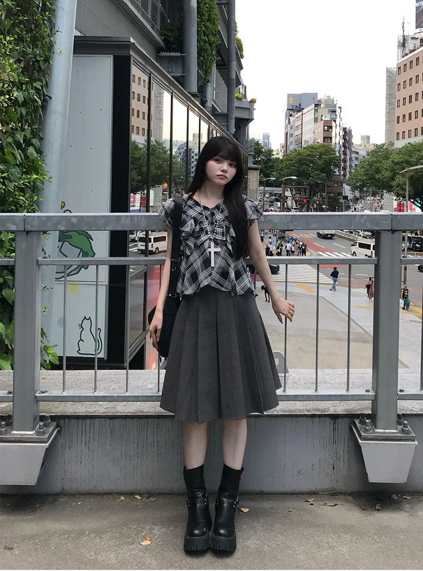 新品タグ付きシェリーラインブローチ付きシースルーシフォンフリルブラウスブラック 新品タグ付きシェリーラインブローチ付きシースルーシフォン