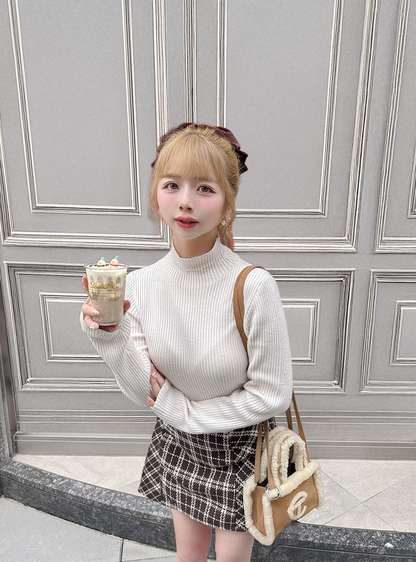 アップル。未使用品　インティメイト シルクドロストスカ―ト アップル。未使用品 インティメイト シルクドロストスカ―ト インティ