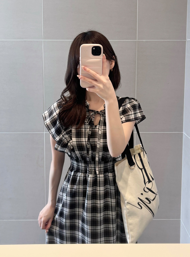 チェック柄フリルスリーブティアードワンピース