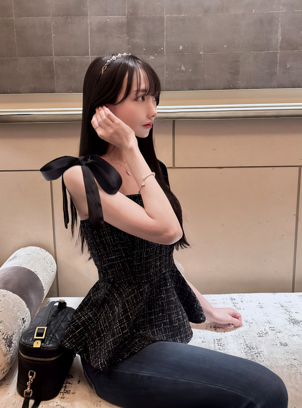 ラメツイードリボンショルダーペプラムトップス