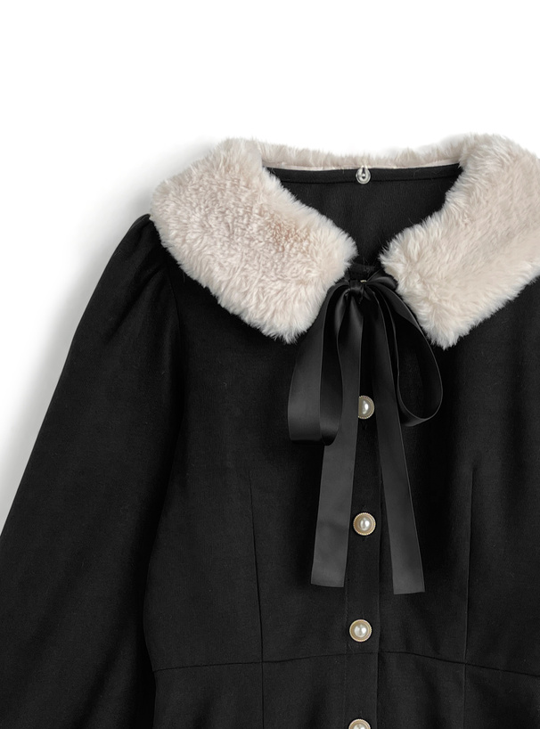 ファーティペット付きパールボタンフレアミニワンピース