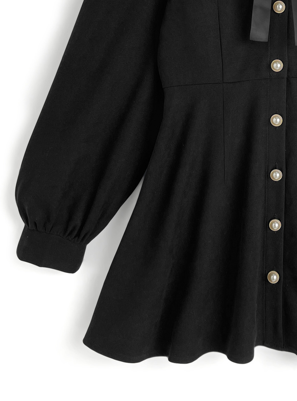 ファーティペット付きパールボタンフレアミニワンピース