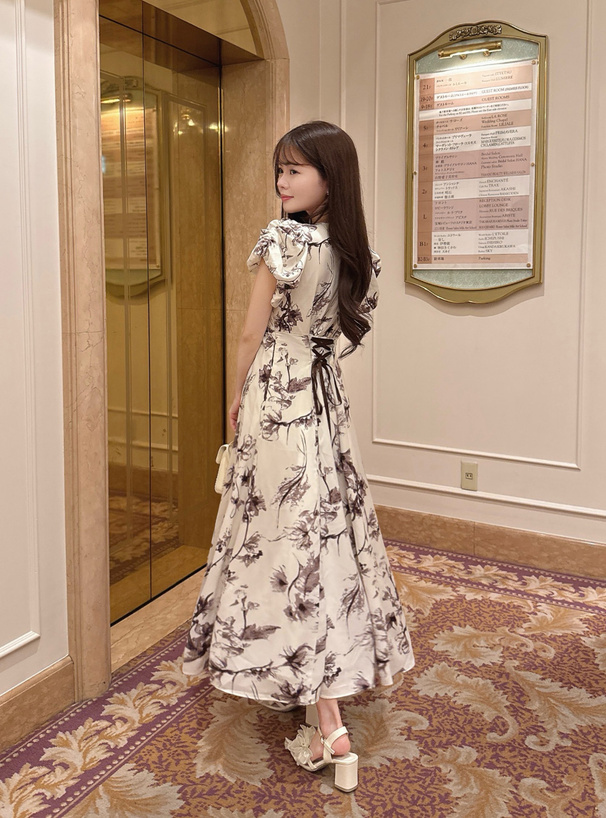 花柄バブルスリーブバックレースアップフレアワンピース