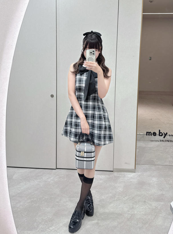 ボウタイ付きチェック柄ノースリーブミニワンピース