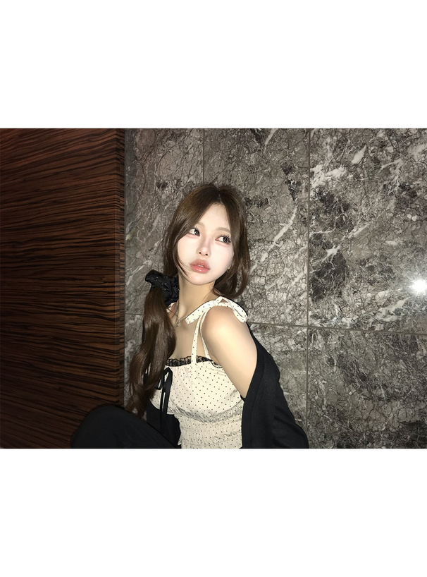 ドット柄ショルダーリボンシャーリングキャミソールトップス