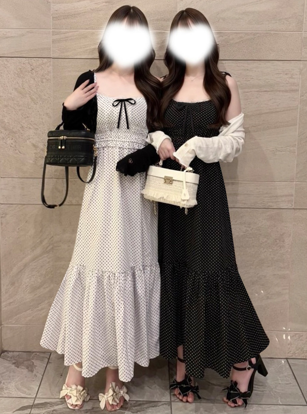 ドット柄ショルダーリボンシャーリングキャミソールワンピース