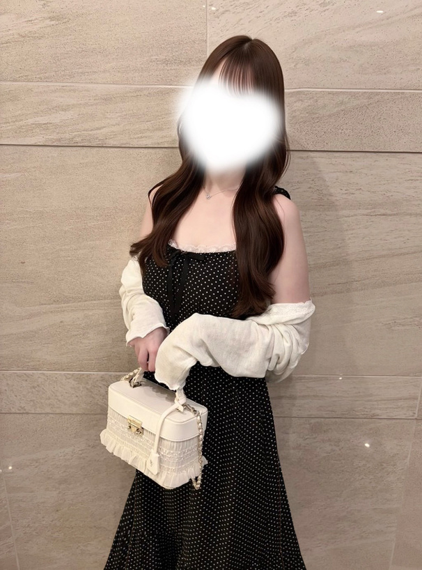 ドット柄ショルダーリボンシャーリングキャミソールワンピース
