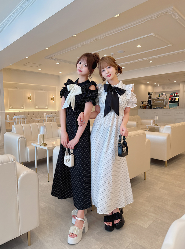 リボンタイ付きドット柄ショルダーオープンフリルワンピース[tg972