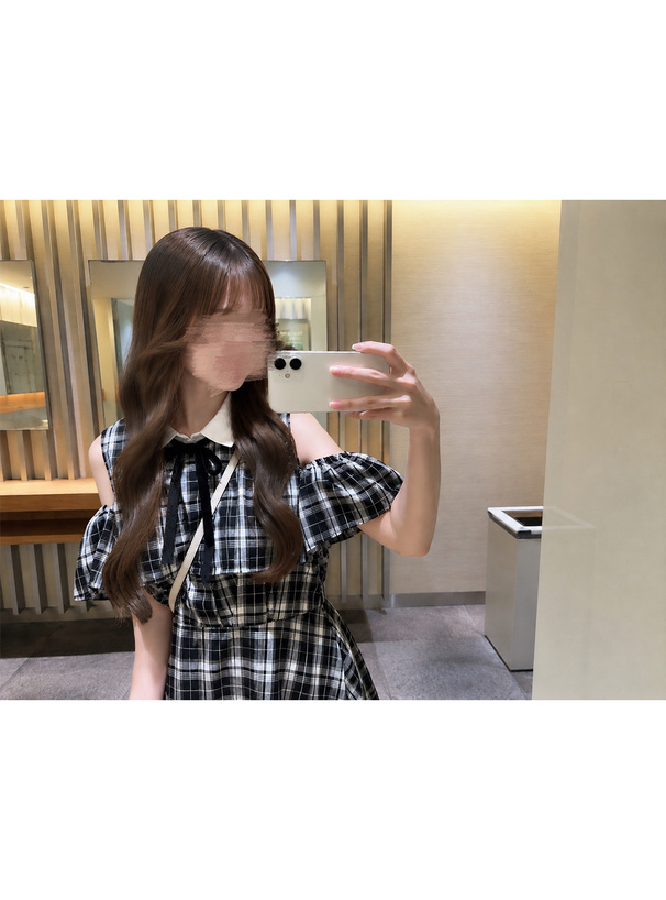 リボンタイ付きチェック柄ショルダーオープンフレアミニワンピース