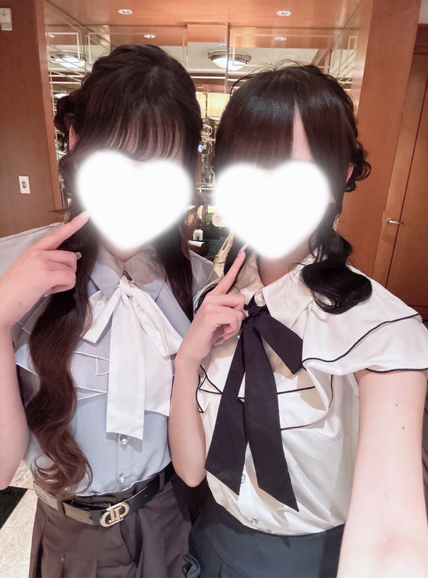 リボンタイ付きダブルフリルブラウス