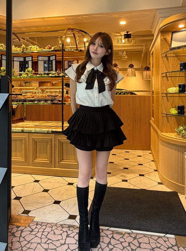 リボンタイ付きドット柄ダブルフリルブラウス