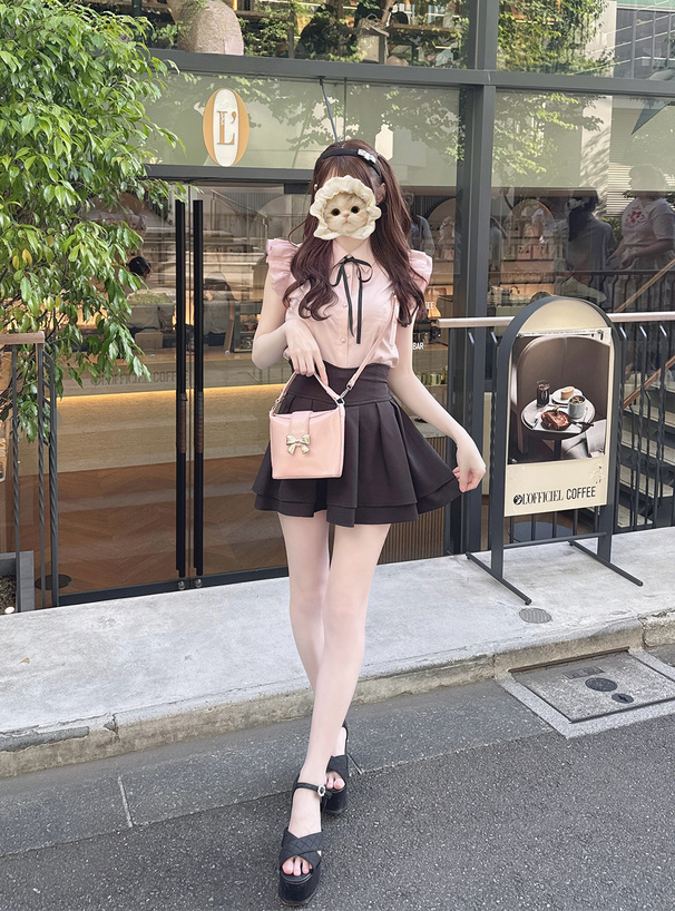 タイ付きダブルフリルノースリーブブラウス