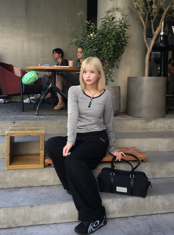 ロゴ刺繍ボーダー柄ヘンリーネックトップス