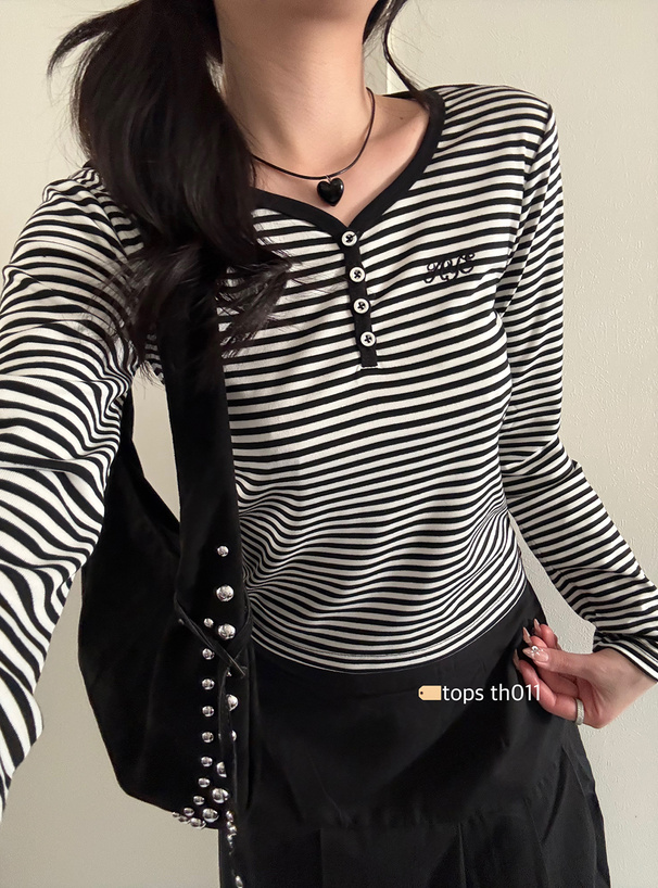 ロゴ刺繍ボーダー柄ヘンリーネックトップス