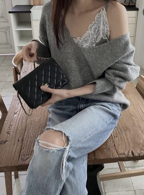 2WayVネックトップス×レースキャミソールニットアンサンブル