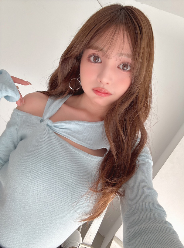 カットアウトツイストニットトップス