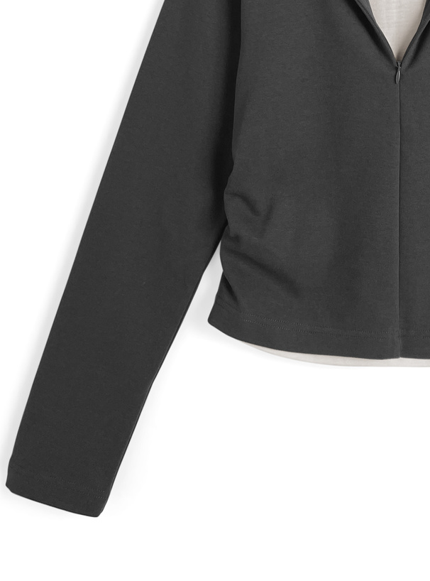 フード付きレイヤード風ハーフジップトップス