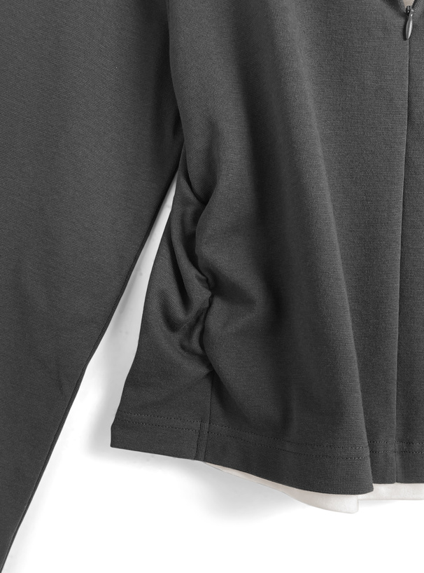 フード付きレイヤード風ハーフジップトップス