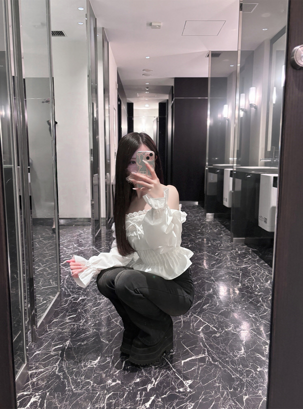 タックフリルレースリボンオフショルダーブラウス