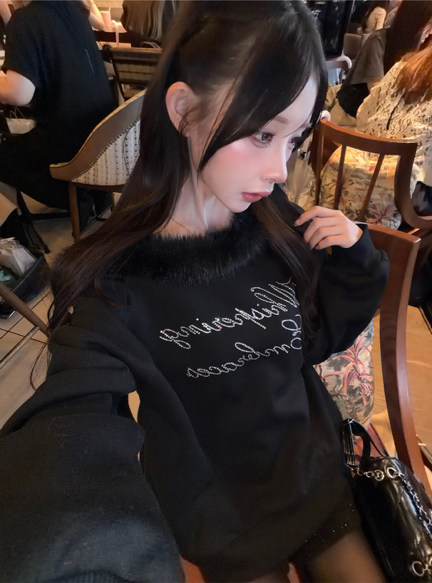 ファーワンショルダーラインストーンロゴスウェットトップス