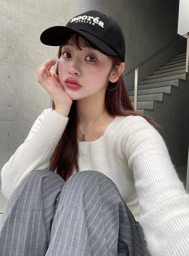 ロゴ刺繍キャップ