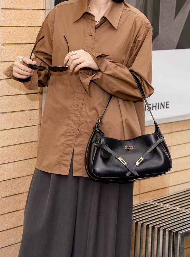 ポーチ付きショルダーバッグ