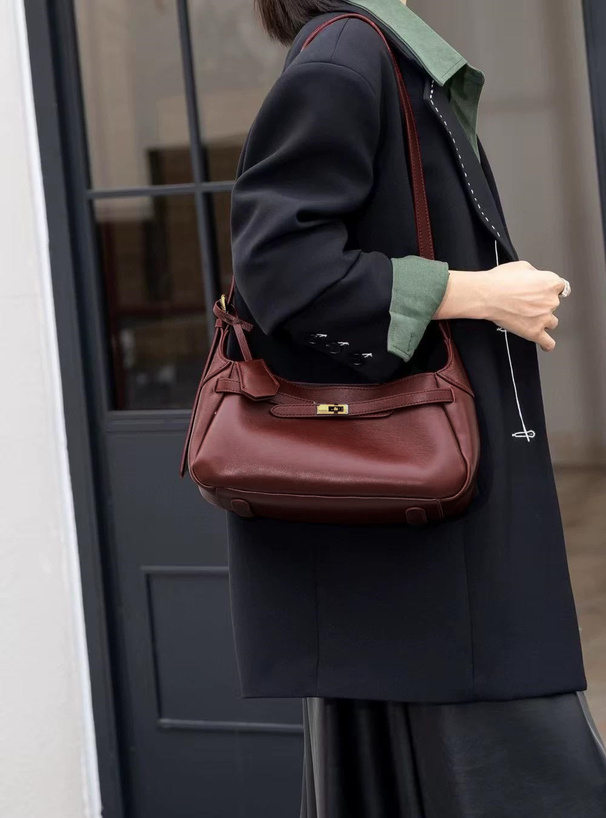 ポーチ付きショルダーバッグ