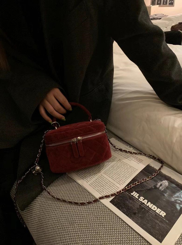 スエードキルティングチェーンショルダーミニバニティバッグ