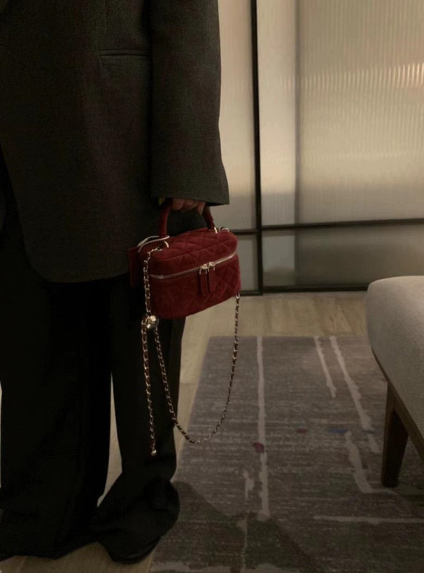 スエードキルティングチェーンショルダーミニバニティバッグ