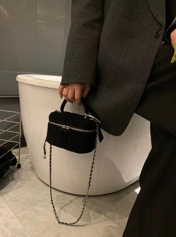 スエードキルティングチェーンショルダーミニバニティバッグ