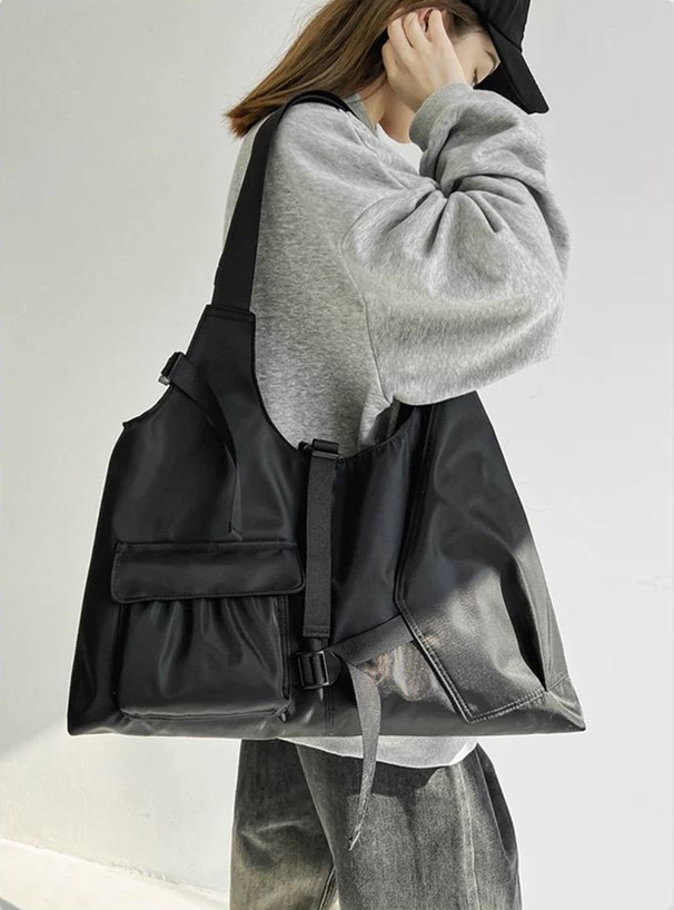 マルチポケットテックショルダーバッグ