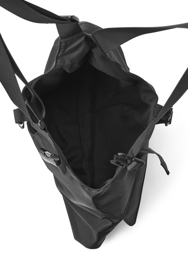 マルチポケットテックショルダーバッグ