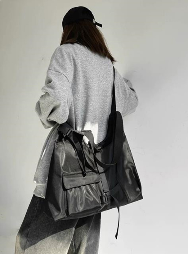 マルチポケットテックショルダーバッグ