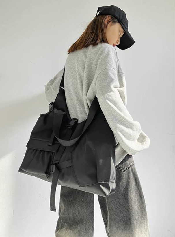 マルチポケットテックショルダーバッグ