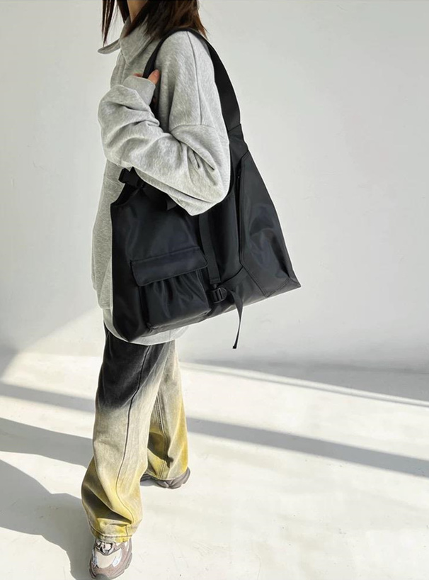 マルチポケットテックショルダーバッグ