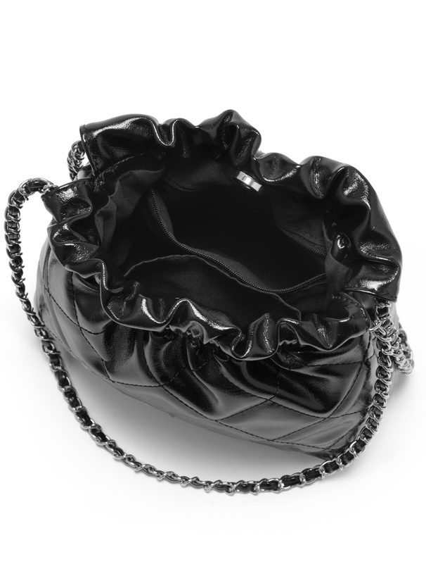 キルティング巾着風エナメルショルダーバッグ