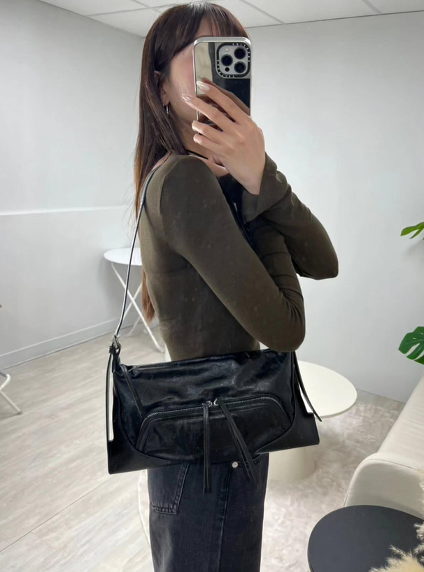 レザーショルダーバッグ