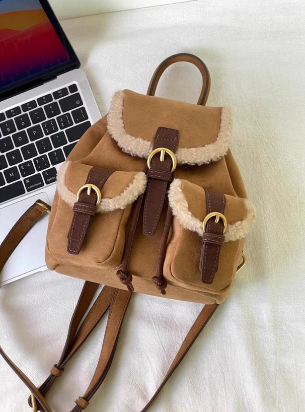 スエードボアリュック