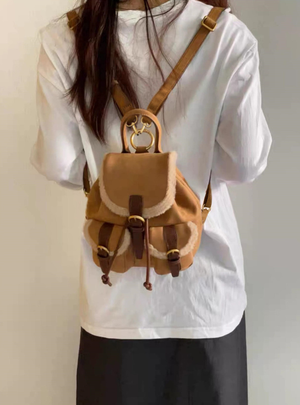 スエードボアリュック