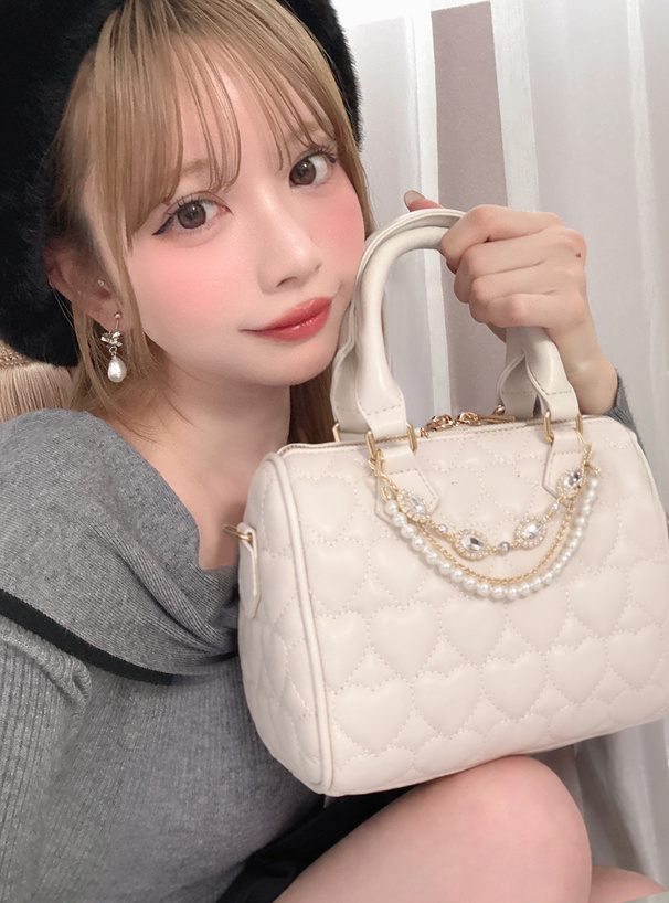 チャーム付きハートキルティングハンドバッグ