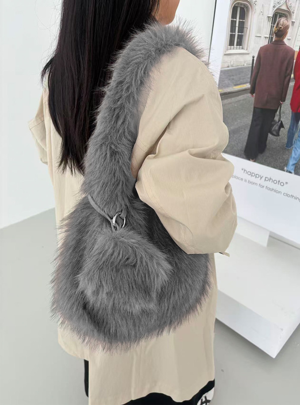 ポーチ付きファーショルダーバッグ