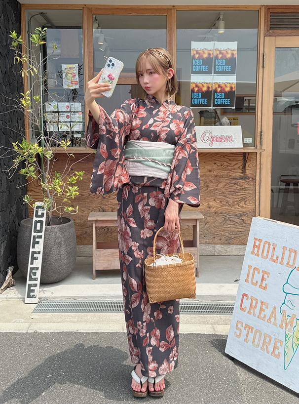 Non non dorl roseの刺繍バッグ グレーと赤 Non non dorl roseの刺繍バッグ グレーと赤快適
