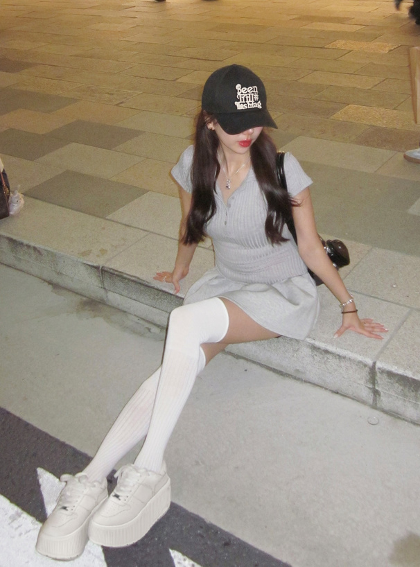 ロゴ刺繍キャップ